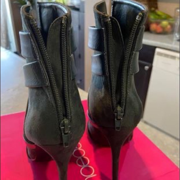 New grey suede size 9 ShoeDazzle stilettos with a 5” heel & faux leather straps. - Picture 3 of 4